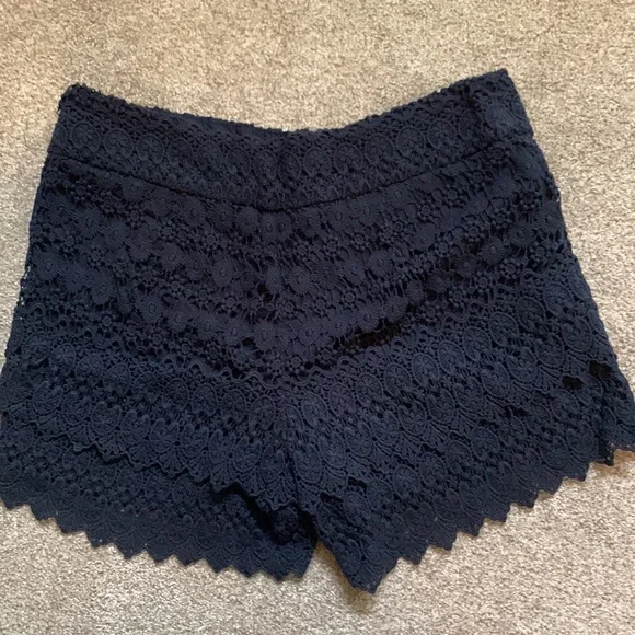 Ann Taylor Loft navy lace shorts, size 4 - Picture 4 of 5
